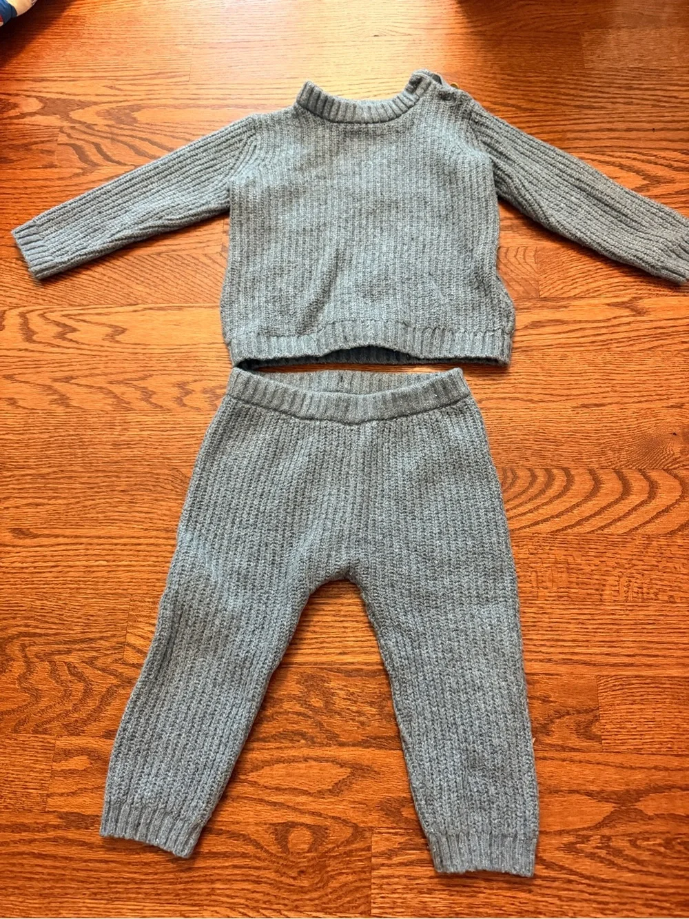 Classic Crewneck Ribbed Gray kid Sweater with Button Shoulder
